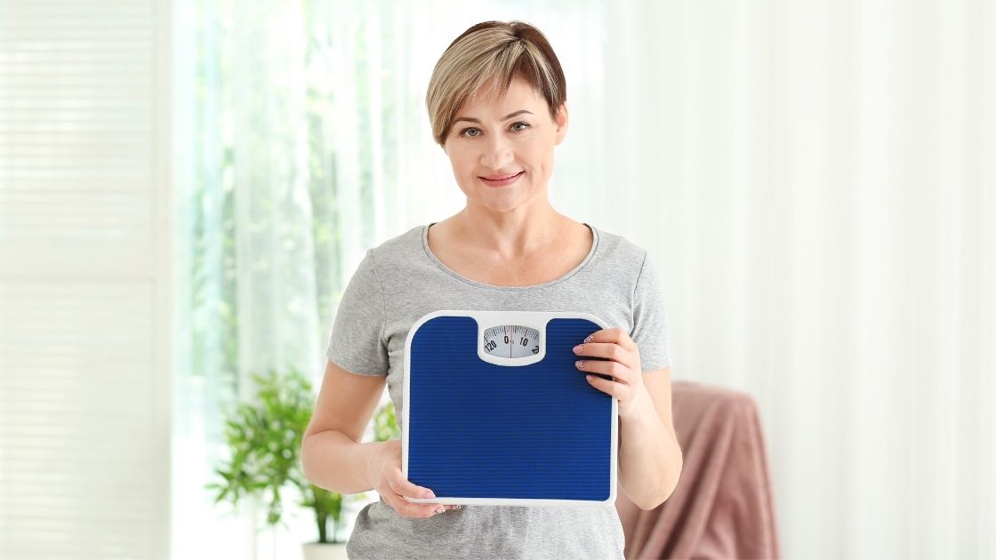 11 Fat Loss Tips for Women Over 40+ According To Experts